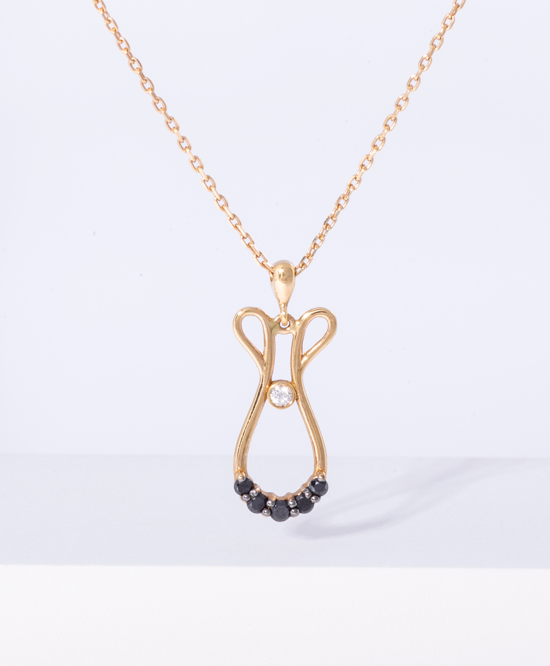 female-diamond-pendant
