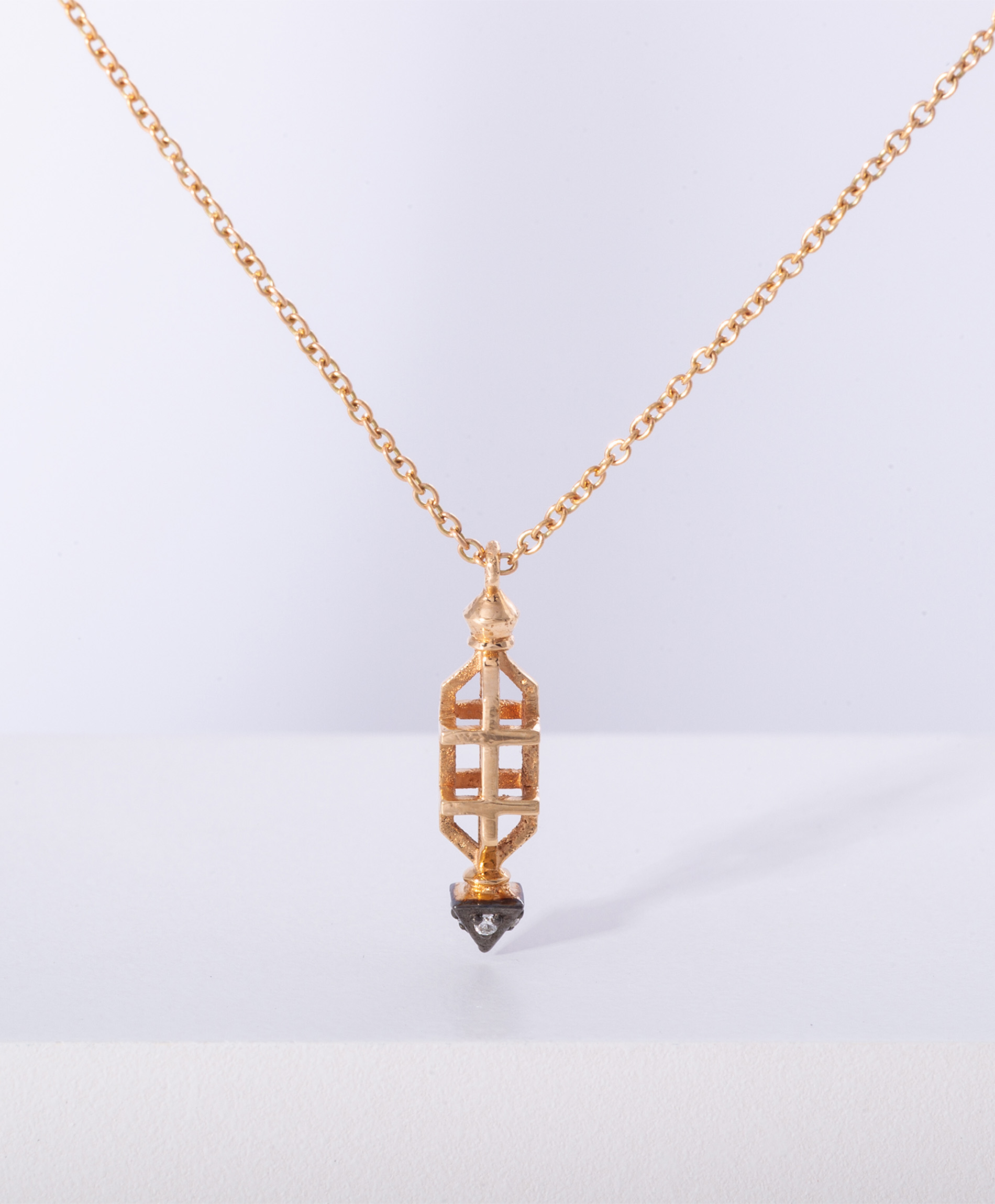 gold-diamond-pendant